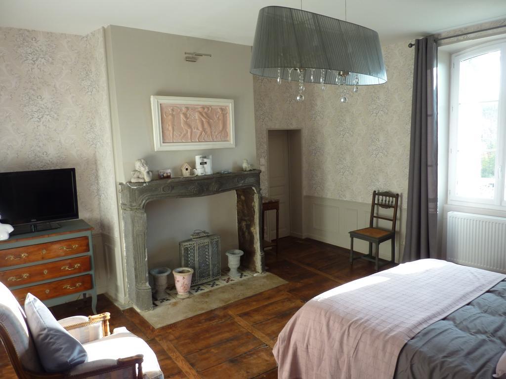 La Bromontoise Chambres d'Hôtes Pontgibaud Quarto foto